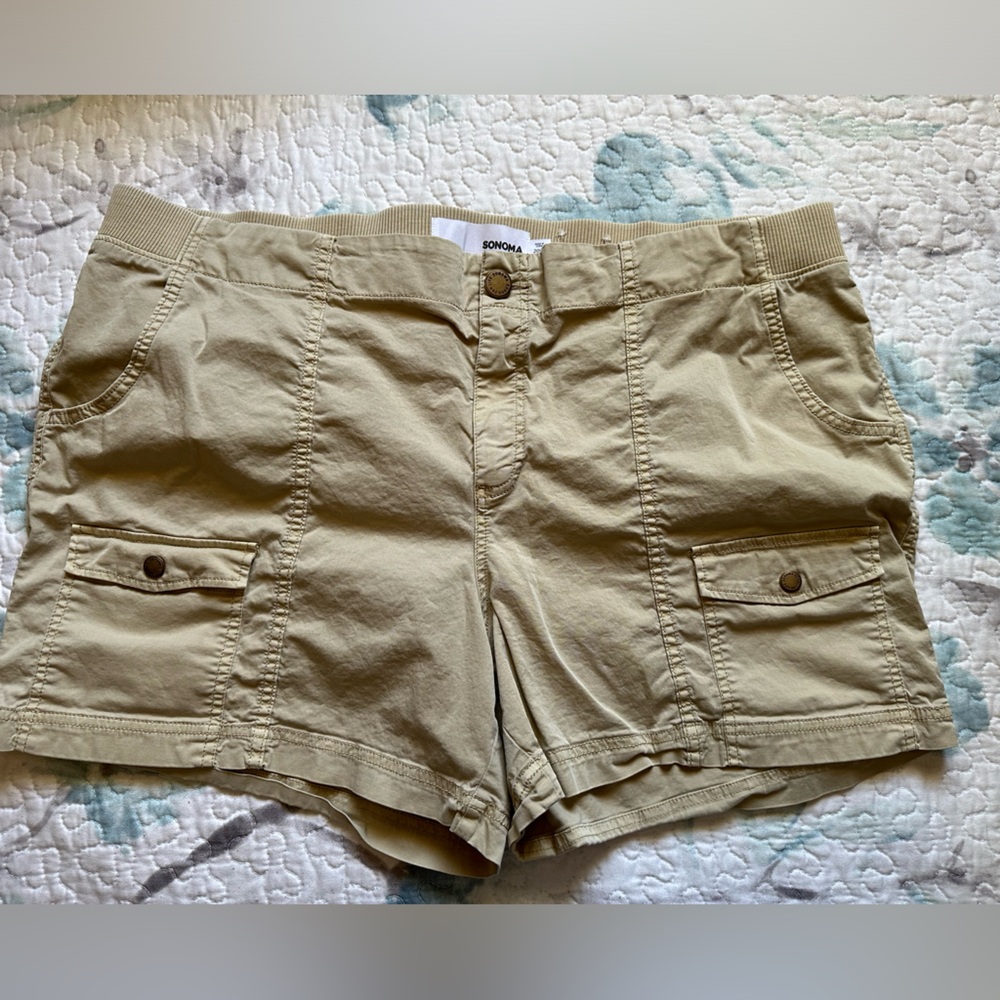 Sonoma shorts cargo, 20 like new EUC tan, ribbed elastic waist 4 1/2” inseam